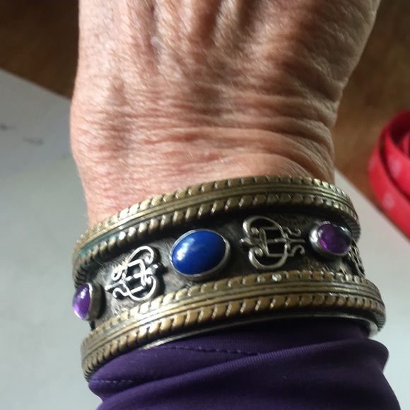 Handcrafted cuff - Picture 4 of 5